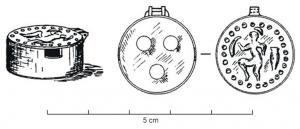 BTS-4237 - Boîte à sceau circulaire : guerrierbronzeTPQ : 1 - TAQ : 100Boîte à sceau circulaire, martelée, dont le couvercle en tôle porte un décor estampé : guerrier vers la gauche.