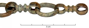 CHC-3008 - Maillon de chaîne-ceinturebronzeMaillon coulé de chaîne-ceinture, constitué de deux anneaux plats séparés par deux moulures.