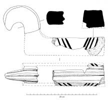 CHT-3004 - Chenet modeléterre cuiteTPQ : -450 - TAQ : -50Chenet modelé, une extrémité redressée est toujours façonnée en forme de tête animale plus ou moins stylisée. La tête de cheval est plus généralement répandue dans le midi, tandis que dans le Centre-Est de la Gaule le bélier est majoritairement représenté. D'autres représentations plus rares ont également été signalées (suidés, anthropomorphes...) ; le corps rectiligne et de section pyramidale est orné d'incisions et/ou de cercles estampés.