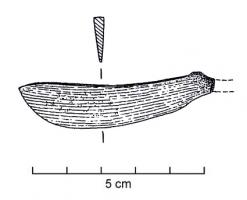 CTO-1048 - Couteau à soiebronzePetit couteau à soie dont la lame incurvée s'élargie progressivement vers la partie distale.