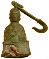 CUB-5001 - Curseur de balance en forme de buste byzantinbronzeCurseur de balance en bronze (parfois rempli partiellement de plomb), en forme de buste humain : buste impérial de style byzantin.