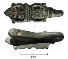DMC-9018 - Agrafe de demi-ceintbronzeApplique composée d'une plaque formée de deux coeurs opposés, à décor floral, et prolongée par une tige repliée vers l'arrière , formant une boucle.