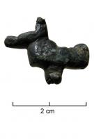 EPG-4513 - Épingle à tête zoomorphebronzeEpingle dont le sommet est surmonté d'une figurine zoomorphe (canidé couché ? ) aux oreilles redressées.