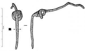 FIB-31012 - Fibule à trompetteferFibule 'à trompette', l'arc venant s'évaser -pour le coiffer verticalement- le ressort à 4 spires et corde interne ; arc coudé à la tête, tendu et effilé jusqu'au pied ; porte-ardillon triangulaire fenestré.