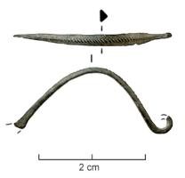 FIB-31047 - Arc de fibule ibériquebronzeArc en arc de cercle étroit, à peine élargi au sommet, de section triangulaire avec des guillochis sur les côtés. Départ d'un ressort prolongeant directement l'arc ; pied inconnu.