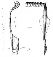 FIB-3139 - Fibule en pointe de lancebronzeFibule à arc triangulaire tendu, évoquant vu de dessus le dessin d'une pointe de lance ; ressort très long (en arbalète, plus de 20 spires), corde sans doute externe.