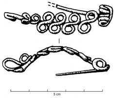 FIB-3978 - Fibule laténienne à ressort sur le pied et décor de bouclettesbronzeTPQ : -450 - TAQ : -350Fibule en bronze à arc filiforme dessinant une série de bouclettes horizontales en 8; ressort bilatéral court, à corde externe; petit ressort à l'extrémité du pied replié vers l'arc.