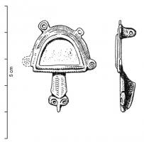 FIB-41072 - Fibule émailléebronzeArc décoré d'une loge semi-circulaire en relief, garnie d'émail, entourée d'une bande plate guillochée, avec 4 pastilles ocellées sur le pourtour.