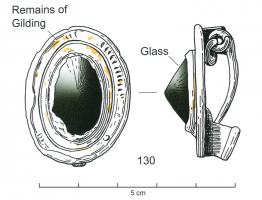 FIB-41151 - Fibule ovale à cabochonbronze, verreFibule ovale, compoprtant un cadre externe mouluré autour d'un cabochon de verre, ovale, en fort relief.