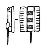 FIB-4151 - Fibule skeuomorphe : peignebronzeTPQ : 100 - TAQ : 260Fibule émaillée en forme de peigne rectangulaire, à deux rangées de dents.