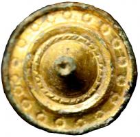 FIB-41551 - Fibule coniquebronze doréFibule conique entièrement dorée, un anneau guilloché à la base du cône et une série de cercle estampés sur la partie plate. 