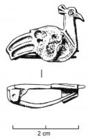 FIB-4625 - Fibule zoomorphe : paonbronzeTPQ : 150 - TAQ : 300Fibule zoomorphe émaillée, représentant un gallinacé (sans doute un paon) à droite; huppe sur la tête, corps creusé de plusieurs loges d'émail, queue allongée creusée de deux loges d'émail arquées.