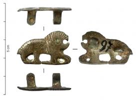 FIB-5218 - Fibule zoomorphe : lionargentFibule zoomorphe, broche plate figurant un lion à droite, les pattes reliées par un trait de sol ; les détails sont incisés; au revers, articulation à plaquette unique pour la fixation d'un ressort sur axe.