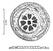 FIB-6038 - Fibule circulaire émaillée, type HöxterbronzeFibule circulaire à décor émaillé, organisé autour d'un motif circulaire de type floral ; sur la bande externe, motifs animaliers en couronne, non émaillés; au revers, charnière et porte-ardillon rapportés.