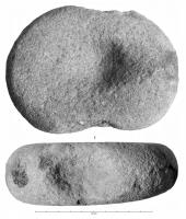 GAC-0001 - Galet à cupulespierreGalet ovoïde, rectangulaire ou trapézoïdal, marqué sur une face, ou parfois deux, d'une cupule résultant de percussions localisées répétées (opérations de concassage).