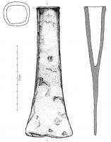 HCH-2001 - Hache à douilleferHache effilée, à douille fermée, plus ou moins carrée en section.