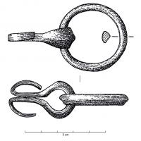 IND-1063 - Anneau et crochetbronzeAnneau auquel est suspendu un double crochet à bélière renforcée.