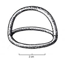 IND-1065 - Objet annulairebronzeObjet constitué d'un anneau de section circulaire et d'un demi-anneau de même section, assemblés dans des plans perpendiculaires.