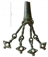 IND-2005 - Flabellum (?)bronzeDouille creuse, à l'extrémité de laquelle sont attachés quatre grelots ajourés, suspendus par des bâtonnets à anneaux.