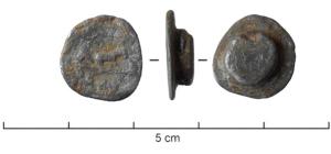 IND-9051 - Rivet monétiformeplombDécor en forme de monnaie (revers d'un denier romain) avec au revers un rivet pour le montage.