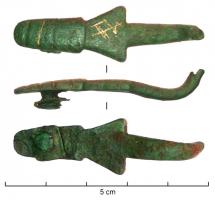 IND-9116 - Objet à identifierbronze doréAgrafe ou peut-être applique au corps triangulaire, avec un rivet de fixation pour suir sous une extrémité et une languette étroite de l'autre.