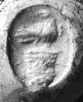 INT-4060 - Intaille : Aigle et autelpierreAigle sur un autel décoré d'une guirlande.