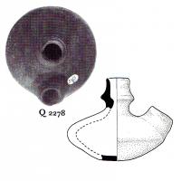 LMP-4989 - Lampe cruche tournéeterre cuiteLampe en forme de cruche, tournée, à long bec. Très haut pichet de remplissage.