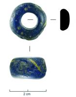 PRL-3578 - Perle annulaire massive : décor de filets - gr. Haev. 23verrePerle annulaire massive (D. perforation < D. section) en verre coloré bleu cobalt ; décor de filets transverseaux jaunes et blancs opaques.
