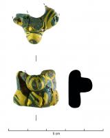 PRL-3600 - Perle cylindrique : décor en bossettes - type Ven. 806verreTPQ : -475 - TAQ : -30Perle cylindrique de proportions égales en verre coloré brun miellé ; décor de 6 à 9 bossettes/nodosités ornées de spirales jaunes opaques et de filets jaunes opaques passant entre les bossettes.