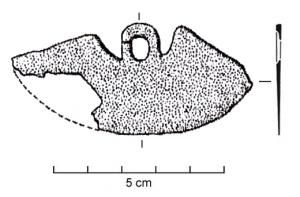 RSR-2003 - Rasoir à simple tranchant : type CazevieillebronzeTPQ : -700 - TAQ : -600Rasoir en forme d'un segment de couronne et muni d'un anneau de suspension situé au centre de la partie concave du dos. La lame est parfois ajourée. 
