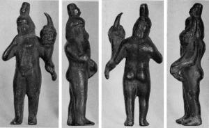 STE-4070 - Statuette : HarpocratebronzeHaprocrate sous la forme d'un jeune enfant, mince, nu à l'exception d'un manteau jeté sur l'épaule gauche, et coiffé d'une feuille de lotus (?);  il porte l'index droit à sa bouche tandis que la main gauche tient une corne d'abondance.