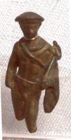 STE-4077 - Statuette : Hermès - Mercure au pétasebronzeTPQ : 1 - TAQ : 300Mercure vêtu d'une chlamyde agrafée sur l'épaule droite et couvrant l'épaule gauche et coiffé d'un pétase sans ailes, portant également une ceinture. Au creux de son bras gauche, un caducée; de la main droite, il tend une bourse.