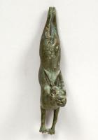 STE-4356 - Statuette zoomorphe : lièvrebronzeCorps complet d'un lièvre vivant, suspendu par les pattes.
