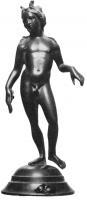 STE-4388 - Statuette : Apollon au repos, variante gauloisebronzeLe dieu est représenté debout, nu et déhanché. L'appui se fait sur la jambe droite, la jambe gauche étant légèrement en retrait. Ce type est caractérisé par le mouvement du bras gauche (dont l'avant-bras est presque à l'horizontal), le déhanchement très marqué et la coiffure.