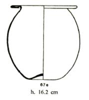 URN-4023 - Urne Isings 67averreUrne en verre à panse ovoïde à lèvre plié vers l'extérieur, vers le bas et vers l'intérieur, généralement aplati sur le dessus. Elle présente une crête épaisse à l'endroit où le pli rejoint le col