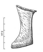 VSL-7001 - Pied de vase tripodebronzeSection triangulaire. Forme d'une botte. Partie supérieure inclinée vers l'arrière, faiblement concave et débordant légèrement. Pied de marmite ?