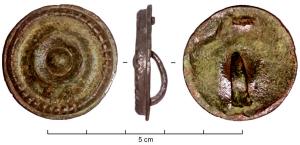 ACE-7001 - Applique de ceinturebronze doréApplique de ceinture circulaire à deux griffes diamétralement opposées ; décor  portant de fortes moulures concentriques autour d’un umbo central ; bordé d'un guillochis ou d'une moulure.