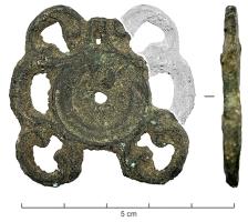 APH-4270 - Applique ou phalère de harnaisbronzeApplique circulaire ornée sur le pourtour de six éléments ajourés, avec une perforation au centre et une autre au sommet ; cercles concentriques sur la partie centrale, revers lisse.