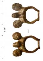 BAC-7042 - Boucle à chape, cornes céphalomorphesbronzeBoucle dont les trois 