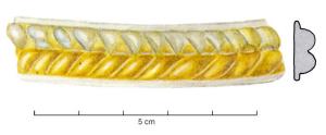 BRC-3598 - Bracelet Geb. 29verreTPQ : -225 - TAQ : -150Bracelet en verre jaune translucide à quatre côtes. Les deux côtes centrales sont plus larges et comportent des hachures régulières.