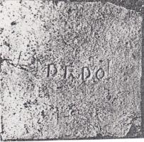 BRQ-4060 - Brique estampillée DRDQterre cuiteBrique carrée, estampillée DRDQ