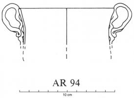 CAN-4011 - Canthare AR 94verreTPQ : -30 - TAQ : 500Canthare à vasque cylindrique, bord adouci au feu ; deux anses à peine surélevées, posées sur des plis décoratifs, se font face symétriquement.