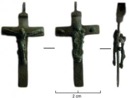 CRF-9005 - CrucifixbronzeCroix de chapelet (crucifix) avec une figurine rapportée sur chaque face : le Christ d'un côté, la Vierge à l'enfant de l'autre.