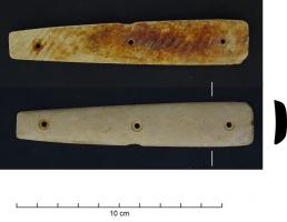 CTO-8042 - Manche de couteau en ivoireivoirePlacage allongé, simple, perforé et sans décor.