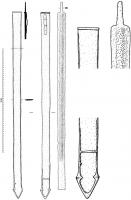 EPE-3028 - Épée celtiqueferLame chagrinée à extrémité droite et tranchants rapportés ; pontet en T formant une frette destinée à renforcer l'entrée rectiligne du fourreau; bouterolle à échelle, à extrémité triangulaire et renflements latéraux. 