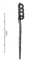 EPG-1013 - Épingle à tête en bouclebronzeTPQ : -900 - TAQ : -750Epingle à tige de section circulaire, dont la tête est formée d'un alignement de plusieurs boucles successives de la tige.