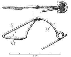 FIB-3021 - Fibule filiforme à pied attaché à l'arcbronzeTPQ : -200 - TAQ : -50Fibule bronze de schéma La Tène II : l'arc filiforme (souvent orné de plusieurs incisions ou moulures transversales) se prolonge par un pied retourné qui vient se fixer au sommet de l'arc par une bague ; ressort à 4 spires et corde externe.