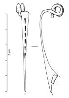 FIB-3050 - Fibule de Nauheim 5a36bronzeTPQ : -120 - TAQ : -50Ressort à 4 spires et corde interne; arc plat, triangulaire et tendu; porte-ardillon trapézoïdal ajouré; arc orné d'une succession de coups asymétriques, évoquant l'échelle graduée des productions classiques.
