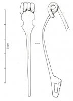 FIB-3090 - Fibule de Nauheim 5c21bronzeTPQ : -120 - TAQ : -50Ressort à 4 spires et corde interne ; arc plat, triangulaire et tendu ; porte-ardillon trapézoïdal ajouré ; arc orné de filets convergents jusqu'au pied, très effilé; la partie supérieure de l'arc est creusée de deux encoches latérales, comme un violon.