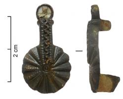 FIB-41107 - Fibule skeuomorphe : éventailbronzeFibule en forme d'éventail, constitué d'un disque circulaire plissé en 
